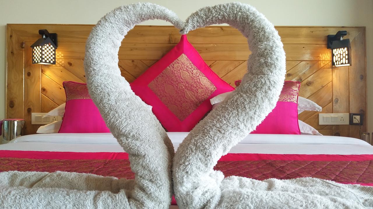 Hotel Kayanat Dalhousie Ngoại thất bức ảnh